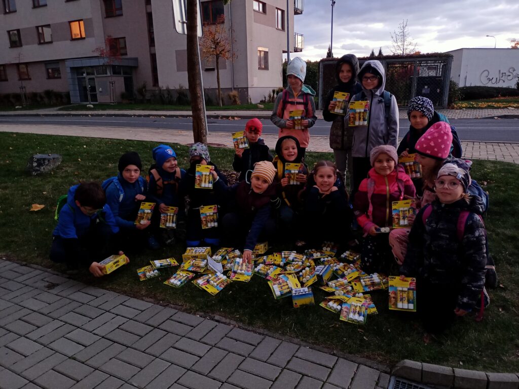 Připomněli jsme si Den veteránů a uctili jsme padlé v 1. světové válce. Děkujeme UHU za lepidla 2 veterán